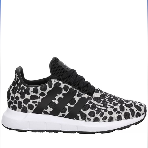 Addidias running sneaker in leopard print
size 8 1/2 - Picture 2 of 6